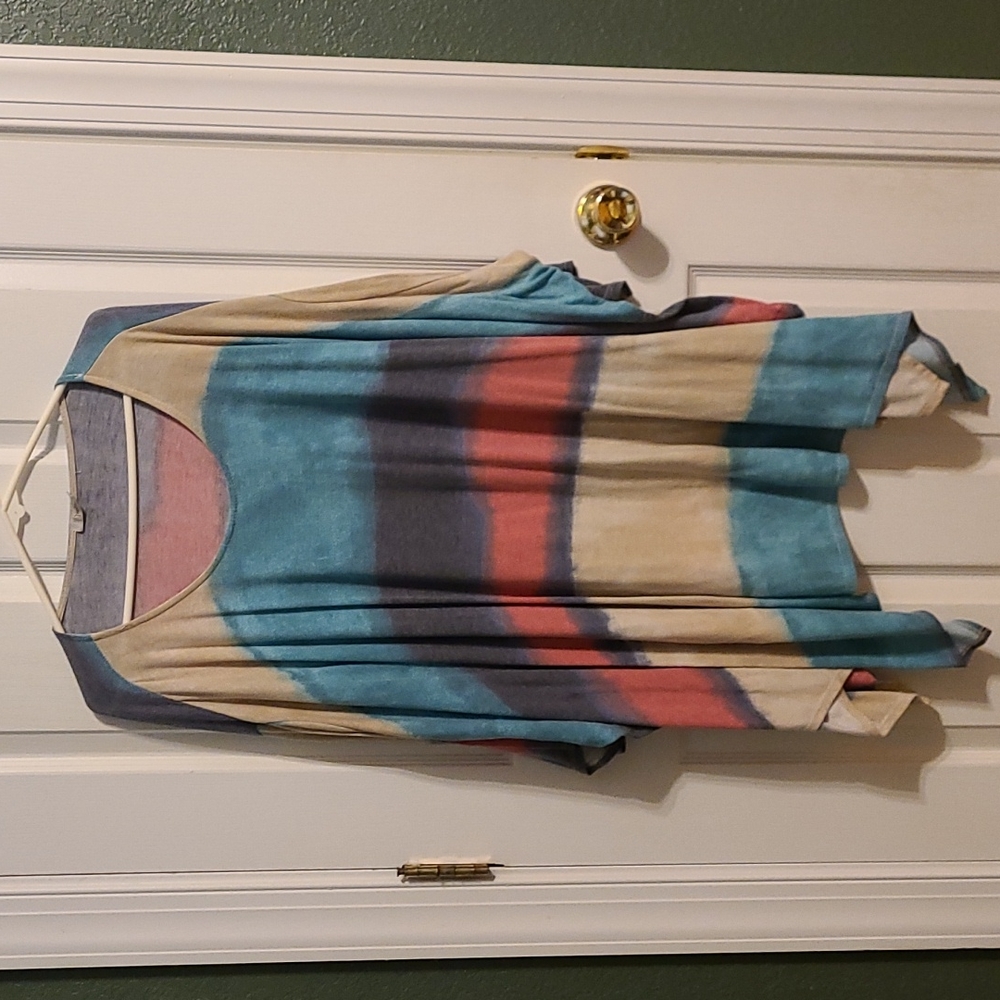 Multicolored loose fitting top